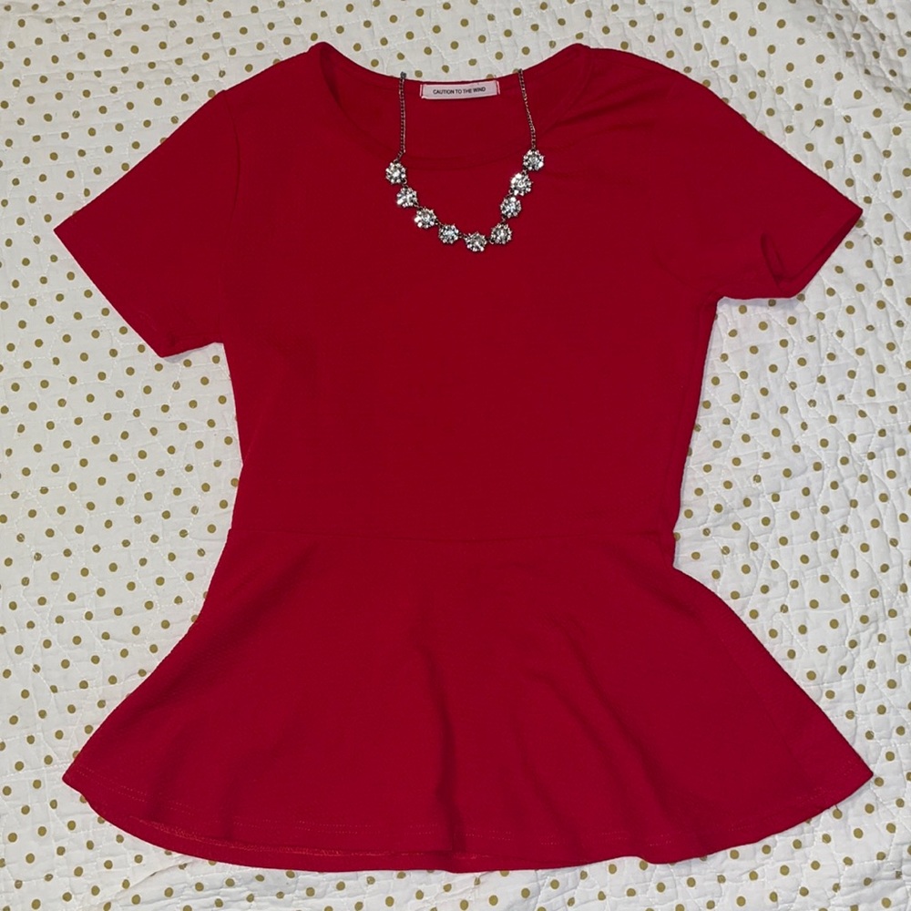 ✨4/$20✨Caution to The Wind Peplum Red Top